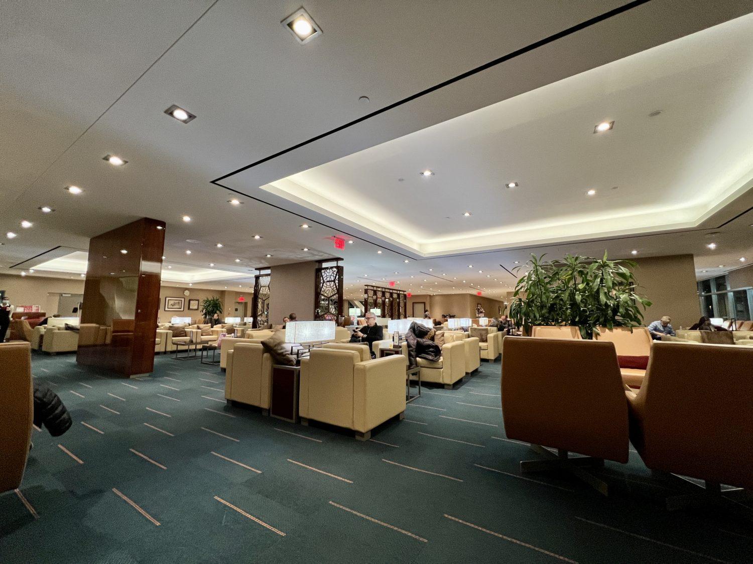 emirates lounge jfk