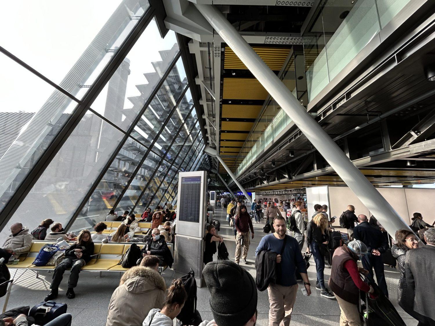 Swiss GVA concourse