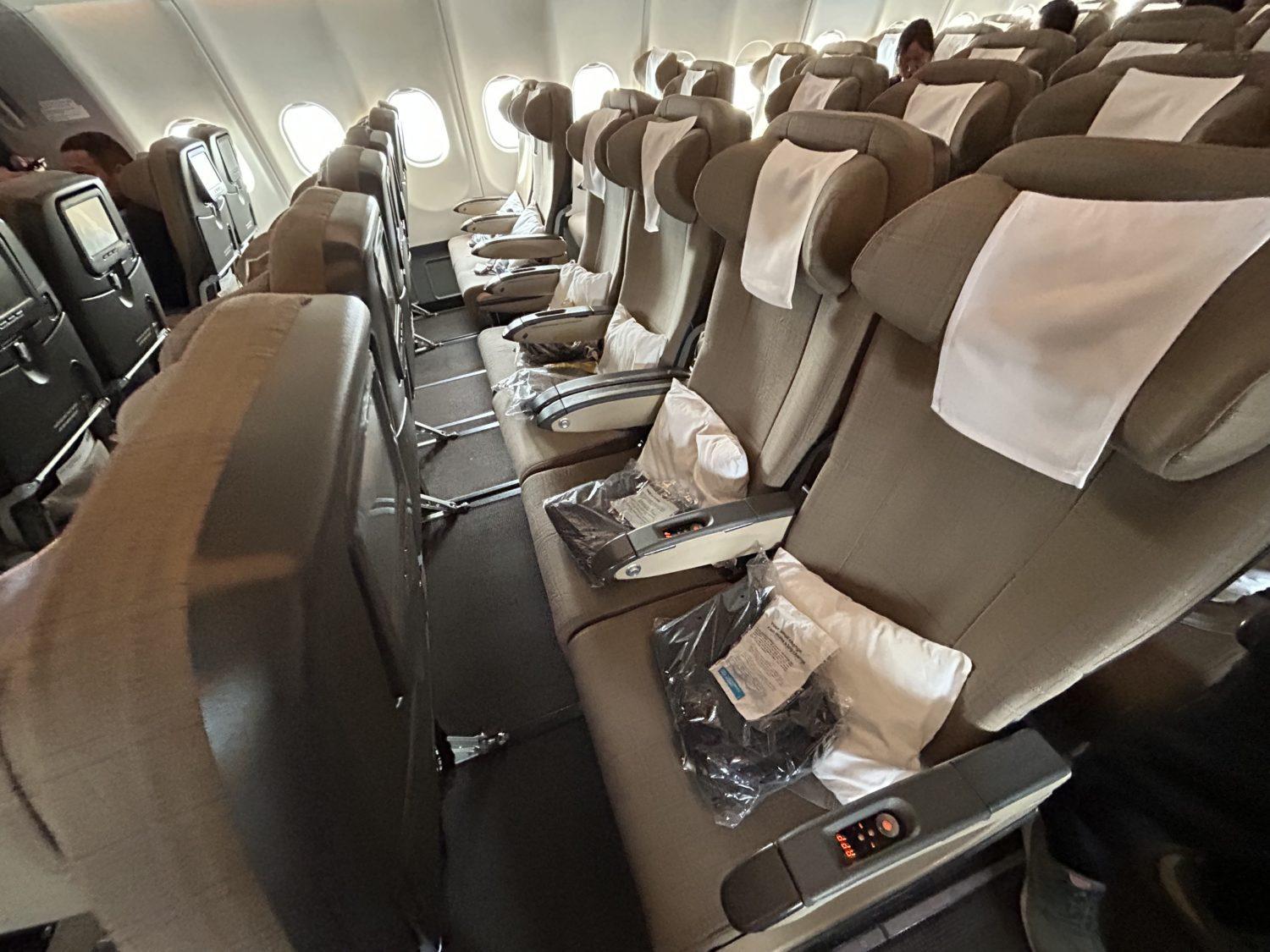 Review SWISS Economy on the A330 300 from New York to Geneva