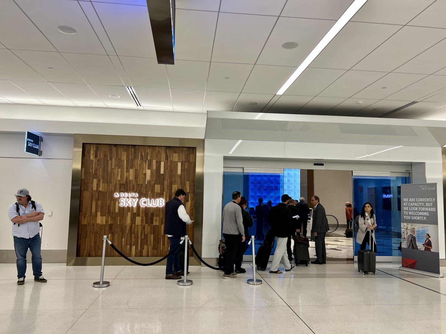 line outside delta sky club laguardia