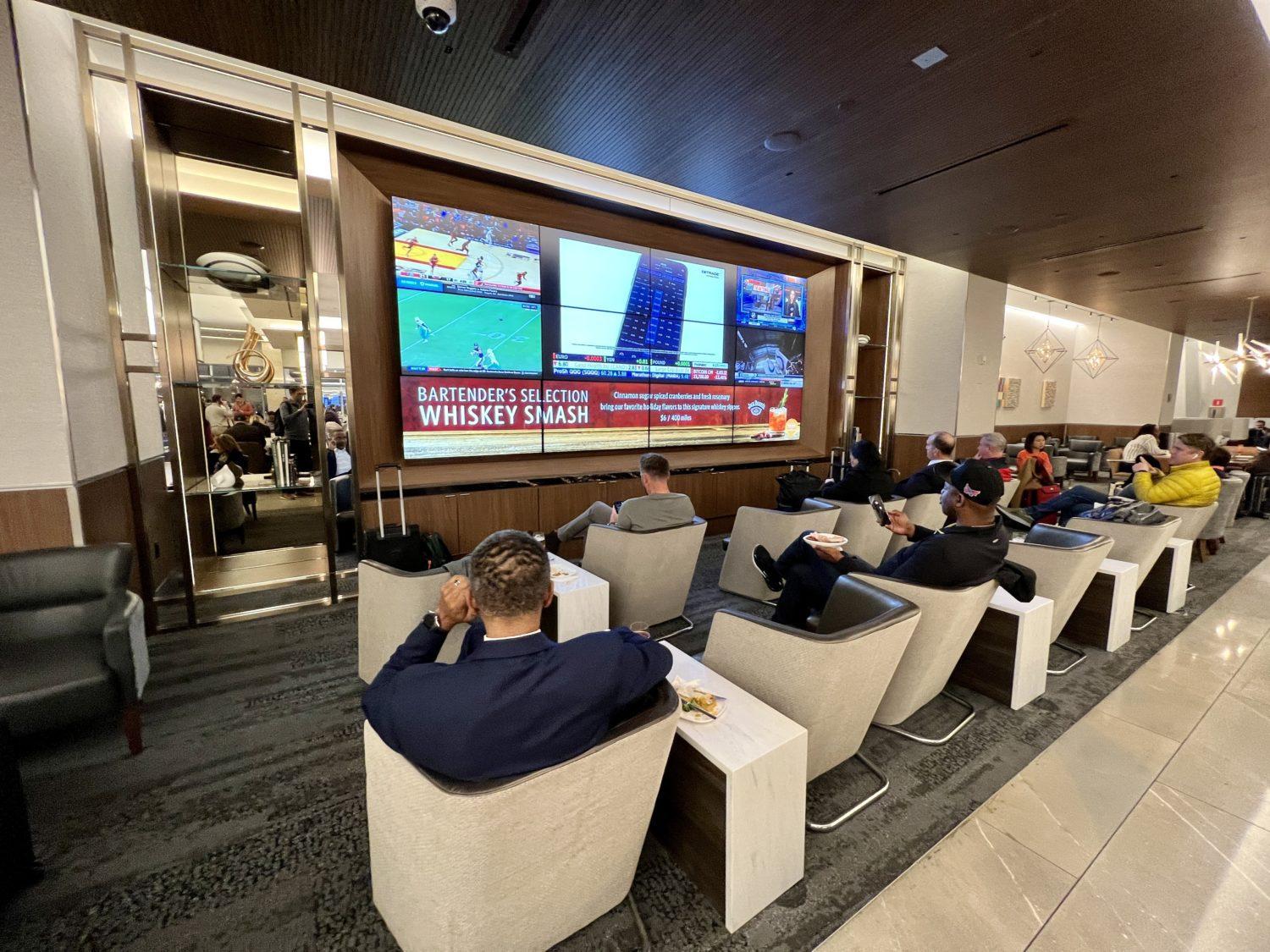 delta sky club laguardia media wall