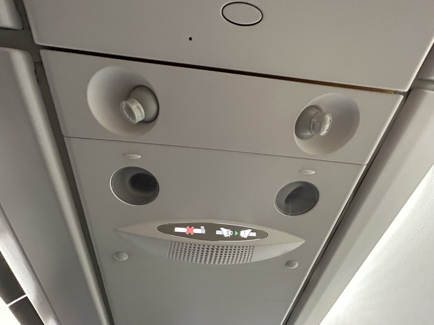 Overhead vents Delta Premium Select