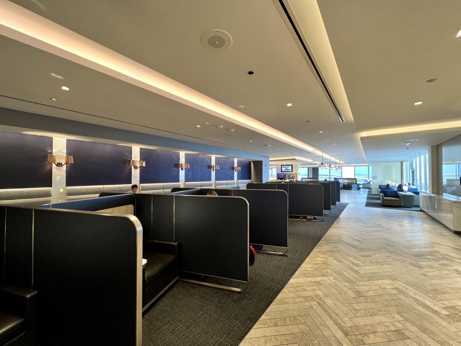 united polaris lounge