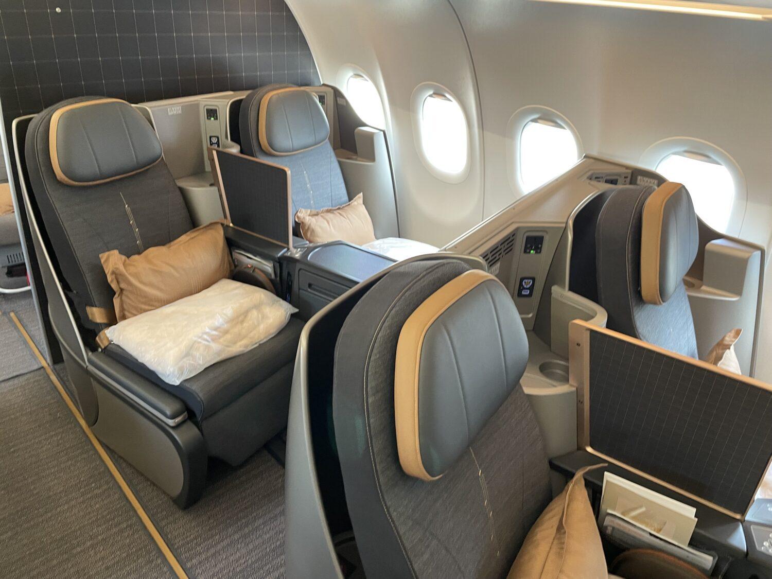 Starlux Airlines business class