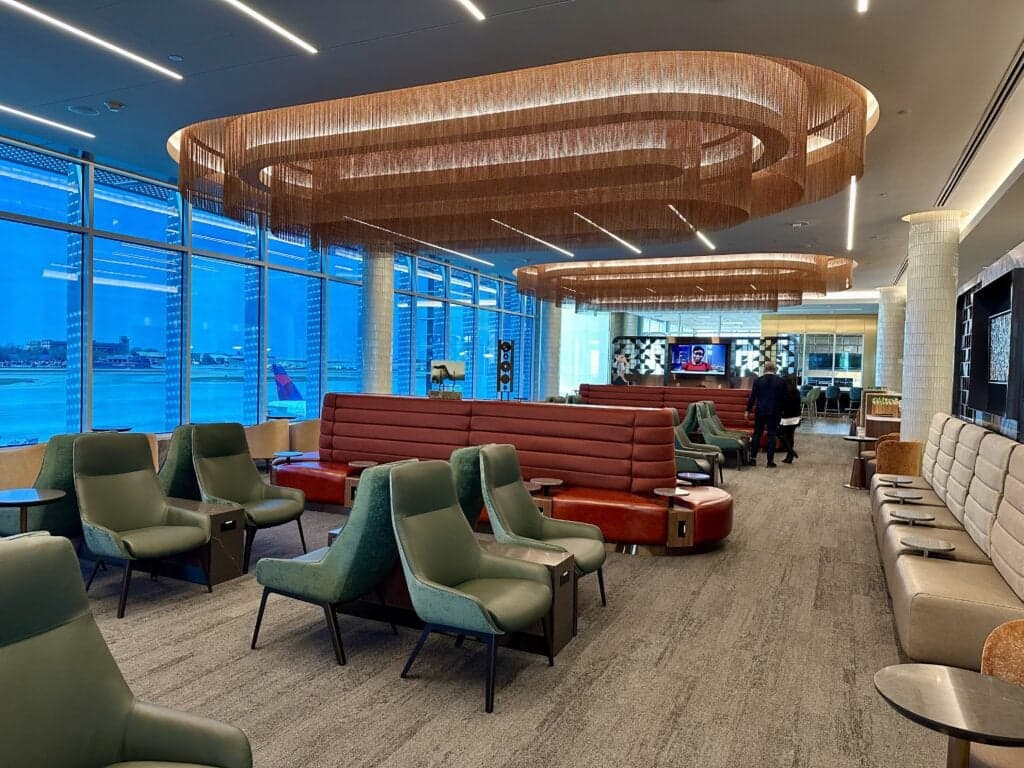 delta Minneapolis sky club seating