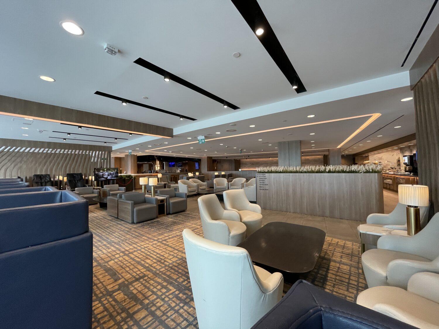 plaza premium lounge toronto