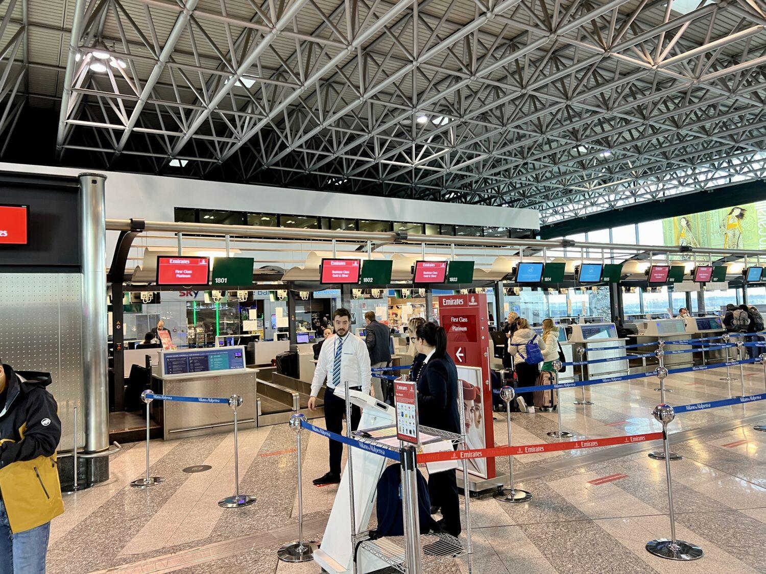 emirates check in desk