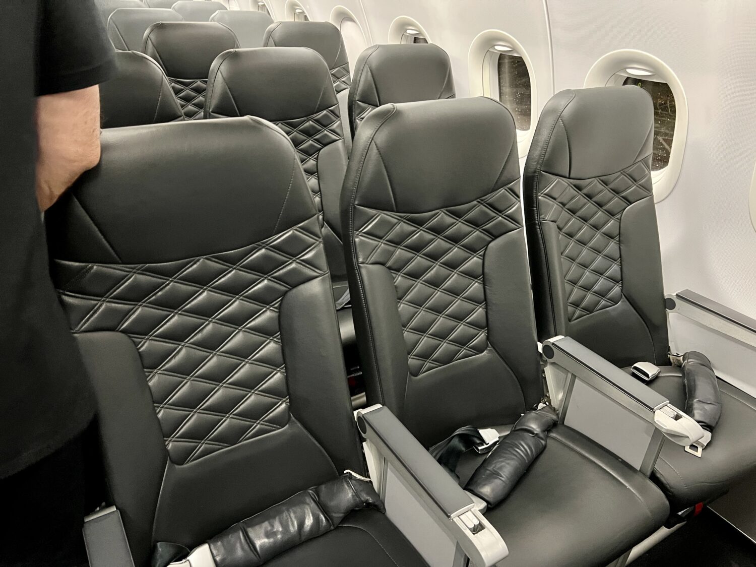 frontier airlines stretch seats