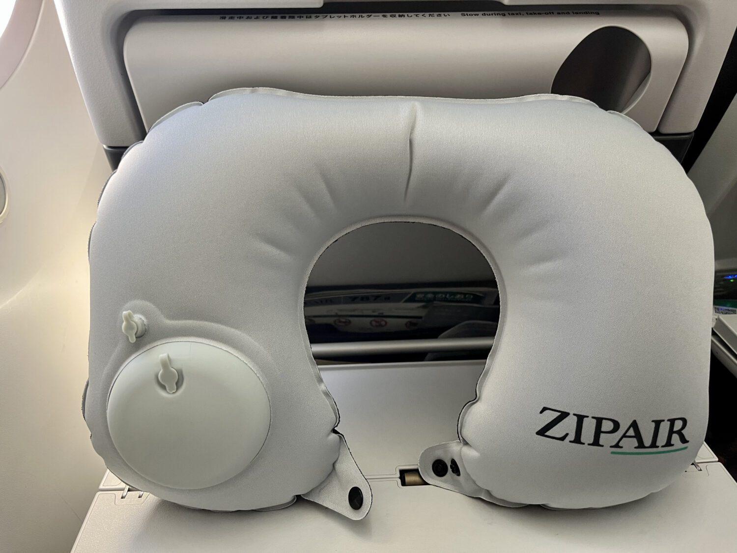 Zipair neck pillow