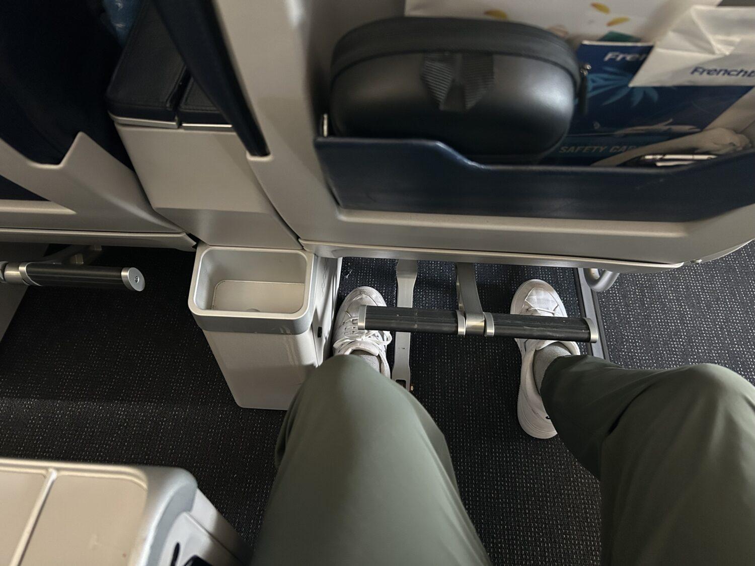 French Bee Premium legroom