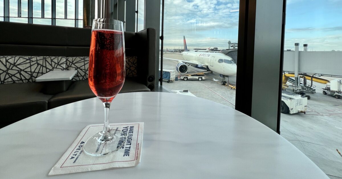 Cheers: Half-Off Premium Drinks at Select Delta Sky Clubs This Spring!