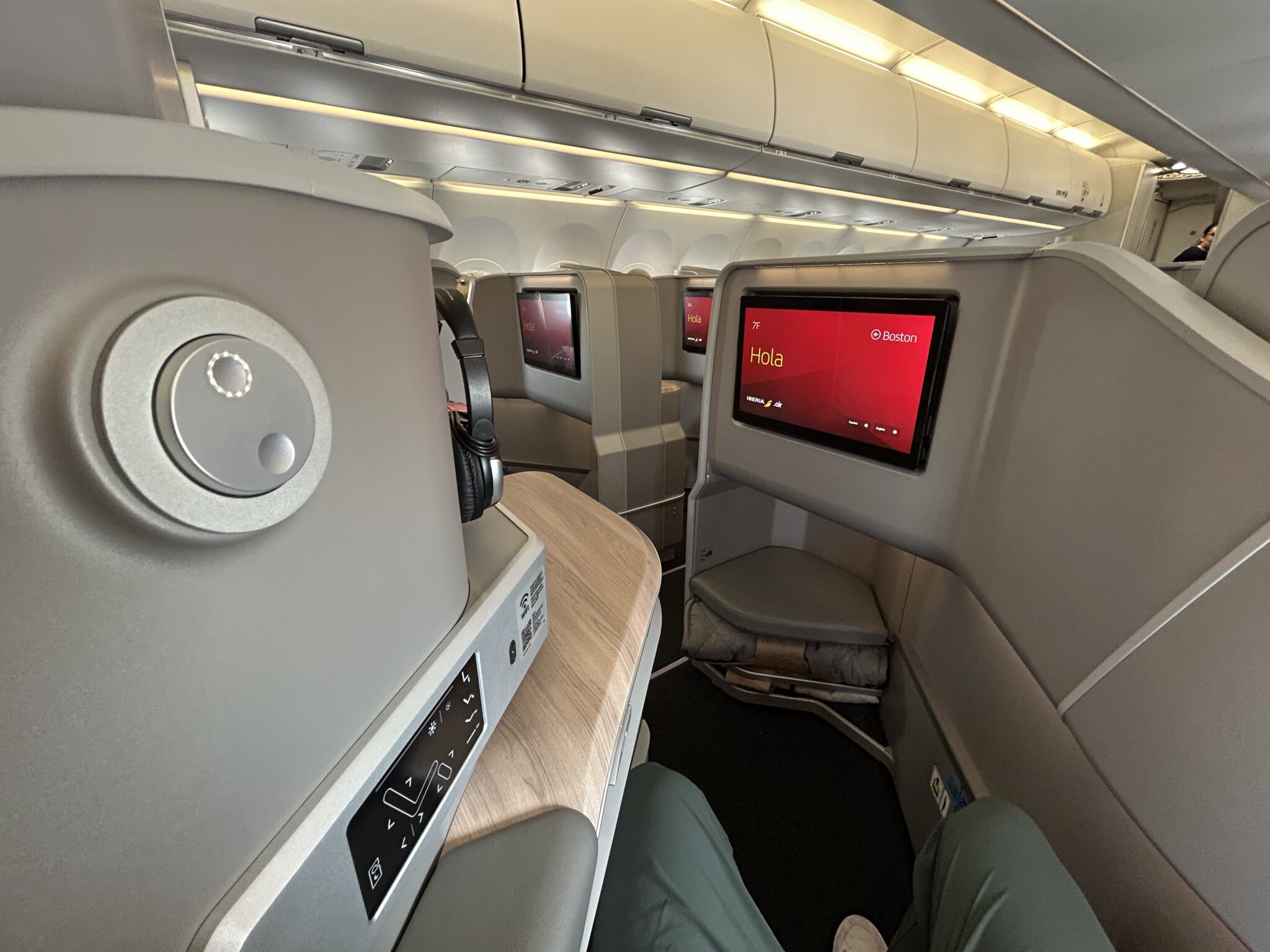 that-new-seat-smell-iberia-business-class-review-on-the-a321neo