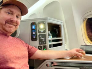 AA biz class champagne