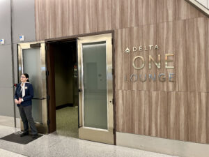 delta one lounge entrance