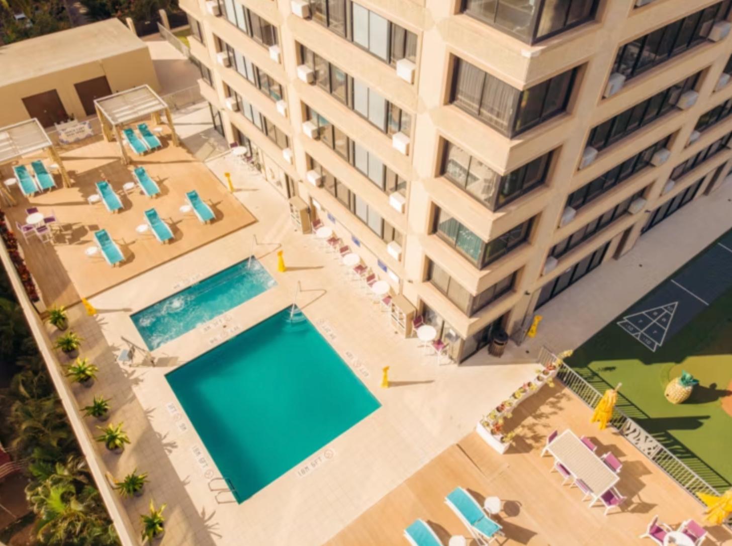 Holiday Inn Express Waikiki rooftop 