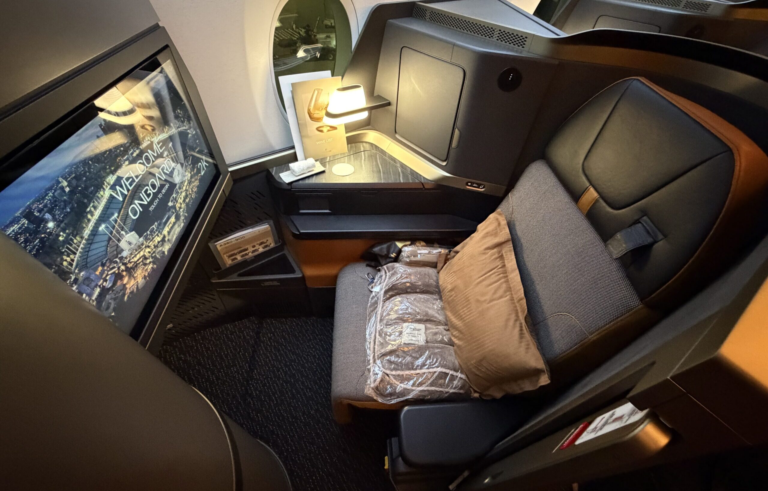 Starlux business class seat