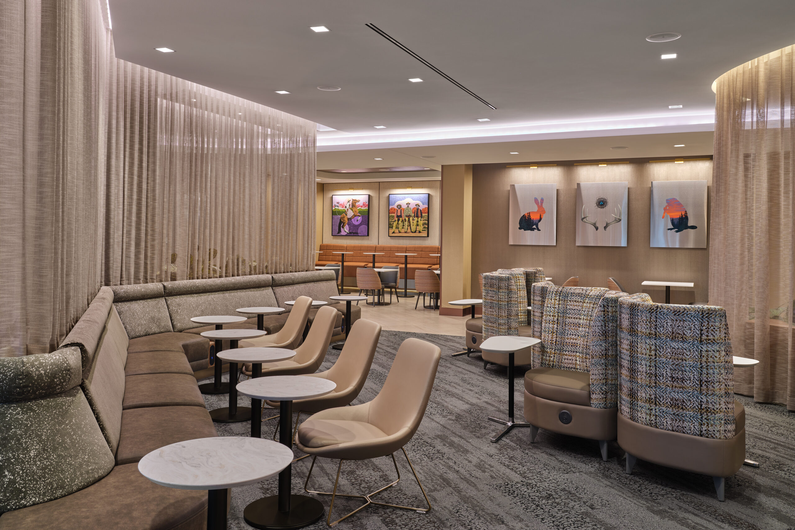 Delta Opens Renovated Sky Club in Denver, Plans Further Expansion This Year 1 Delta SkyClub Denver central lounge
