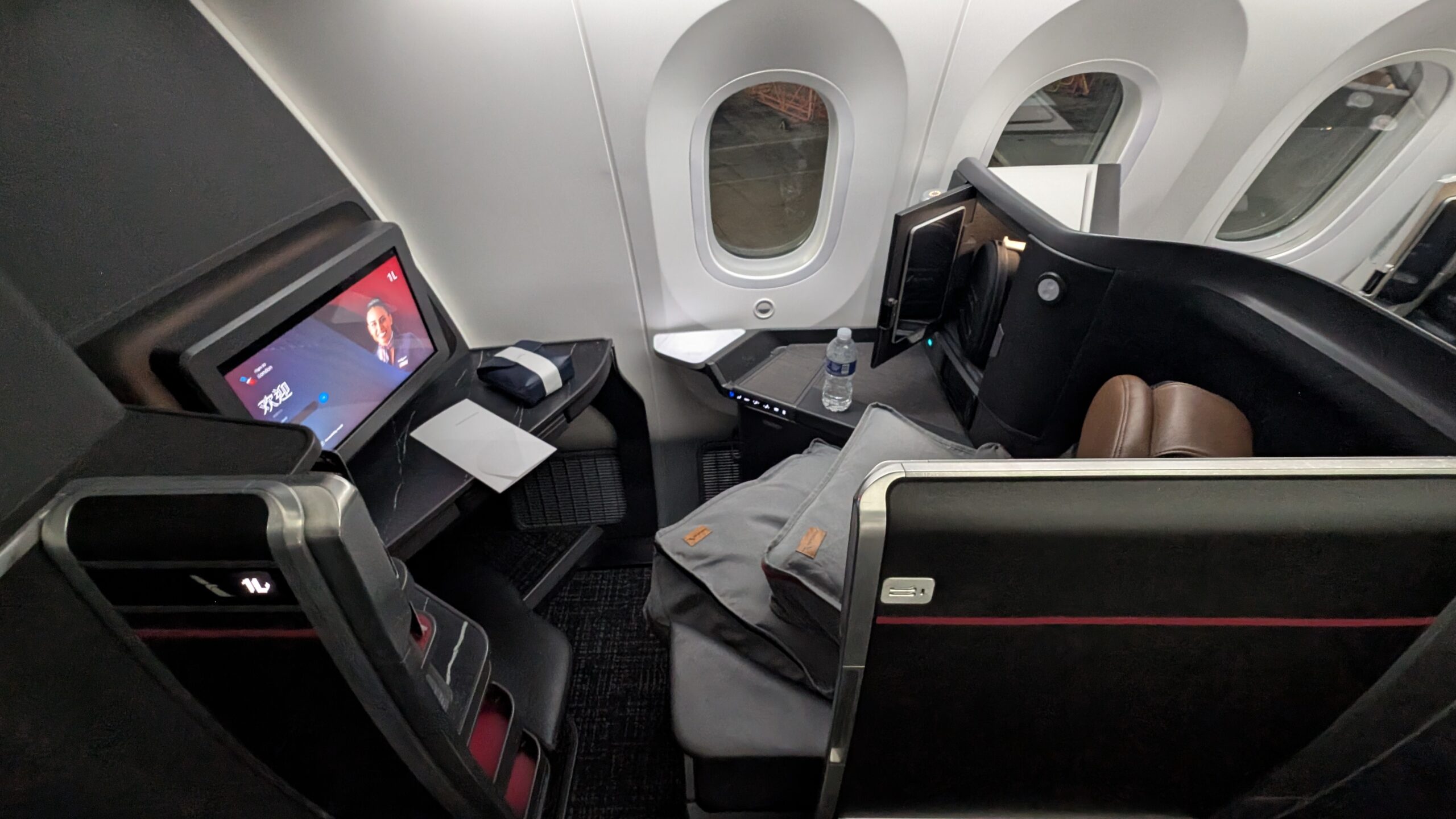 American Airlines' New Flagship Suite Review: A Stellar Hop Across the Pond 19 AA Flagship Suite Preferred: Seat 1L