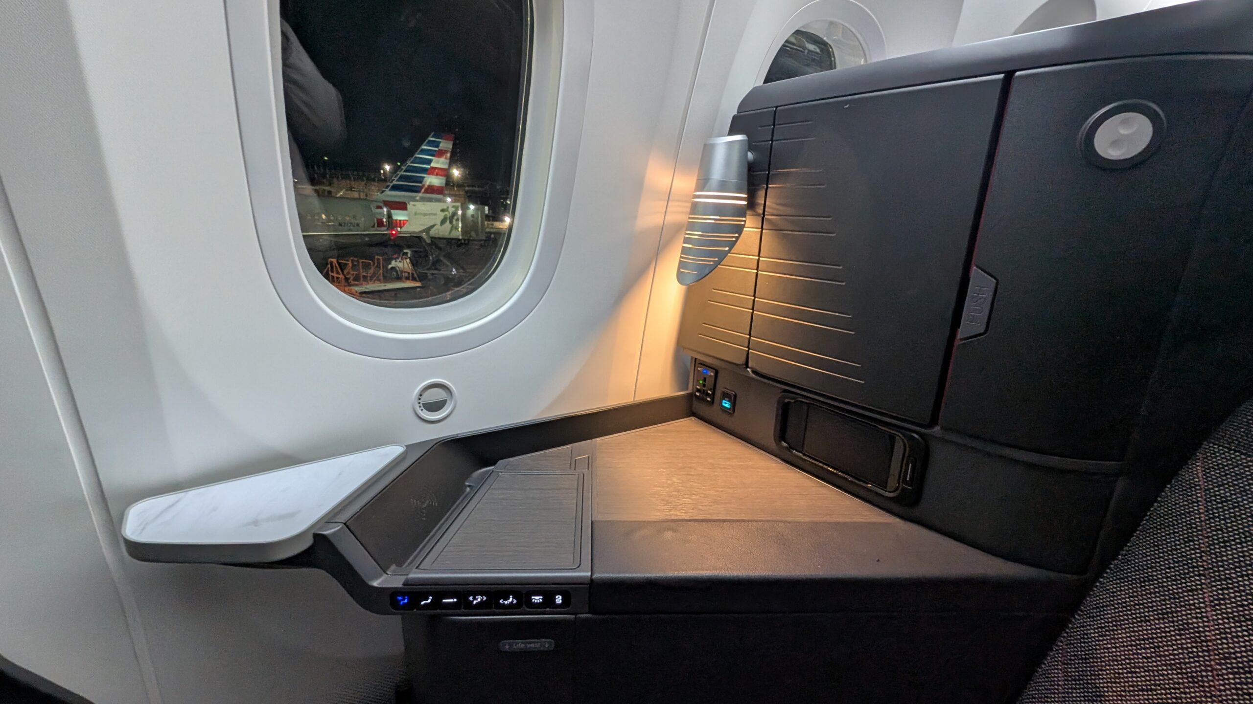 American Airlines' New Flagship Suite Review: A Stellar Hop Across the Pond 24 AA Flagship Suite: Accent Lamp