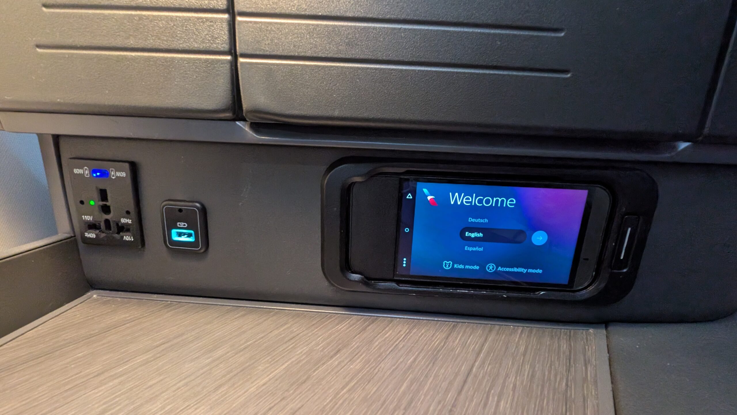 American Airlines' New Flagship Suite Review: A Stellar Hop Across the Pond 31 AA Flagship Suite: Controller and power outlet