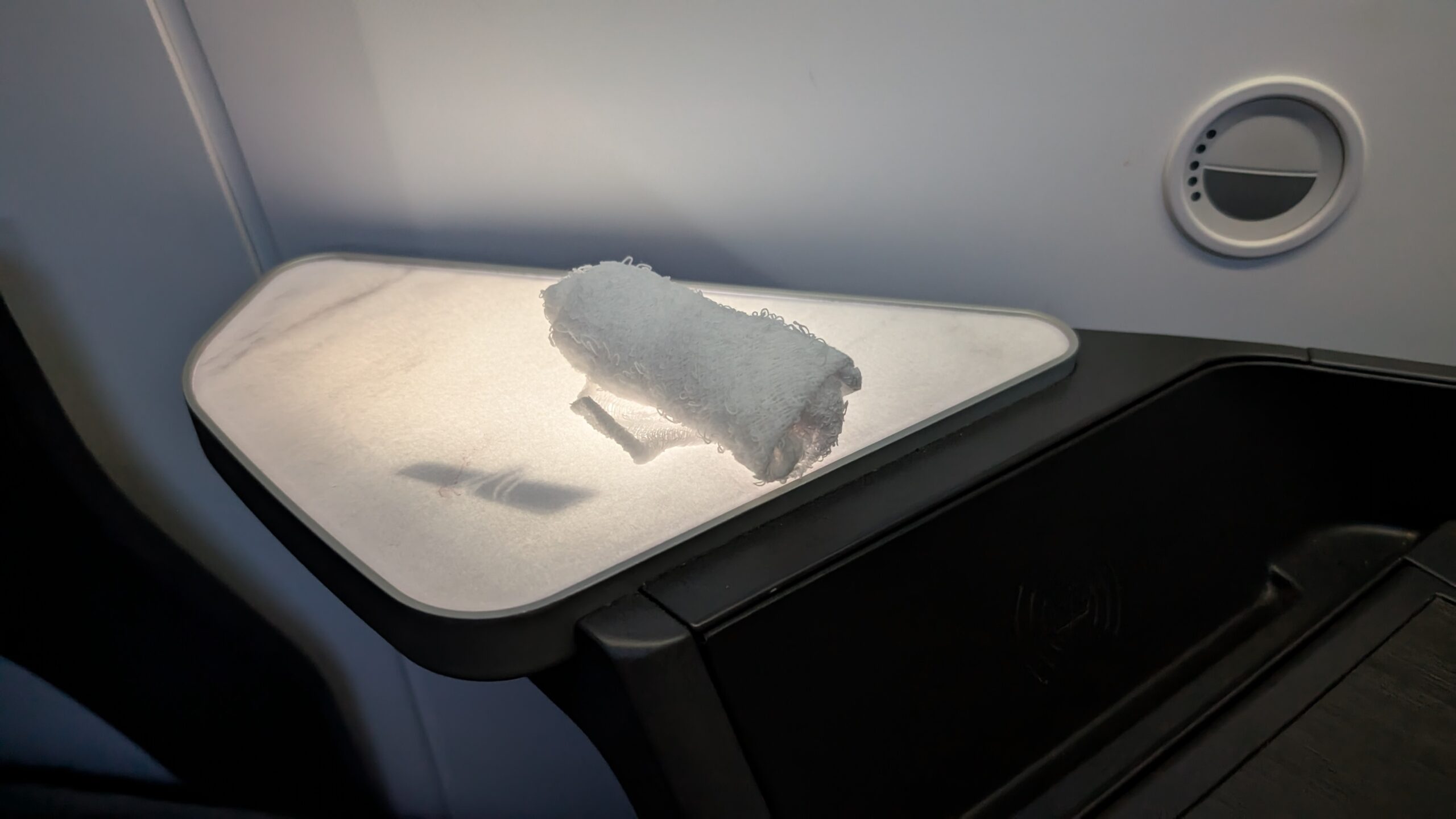 American Airlines' New Flagship Suite Review: A Stellar Hop Across the Pond 44 AA Flagship Suites: Hot towel