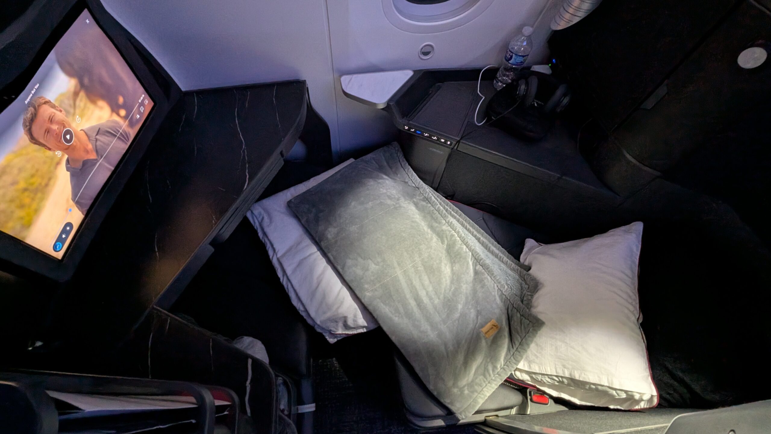 American Airlines' New Flagship Suite Review: A Stellar Hop Across the Pond 42 AA Flagship Suite: Bedding