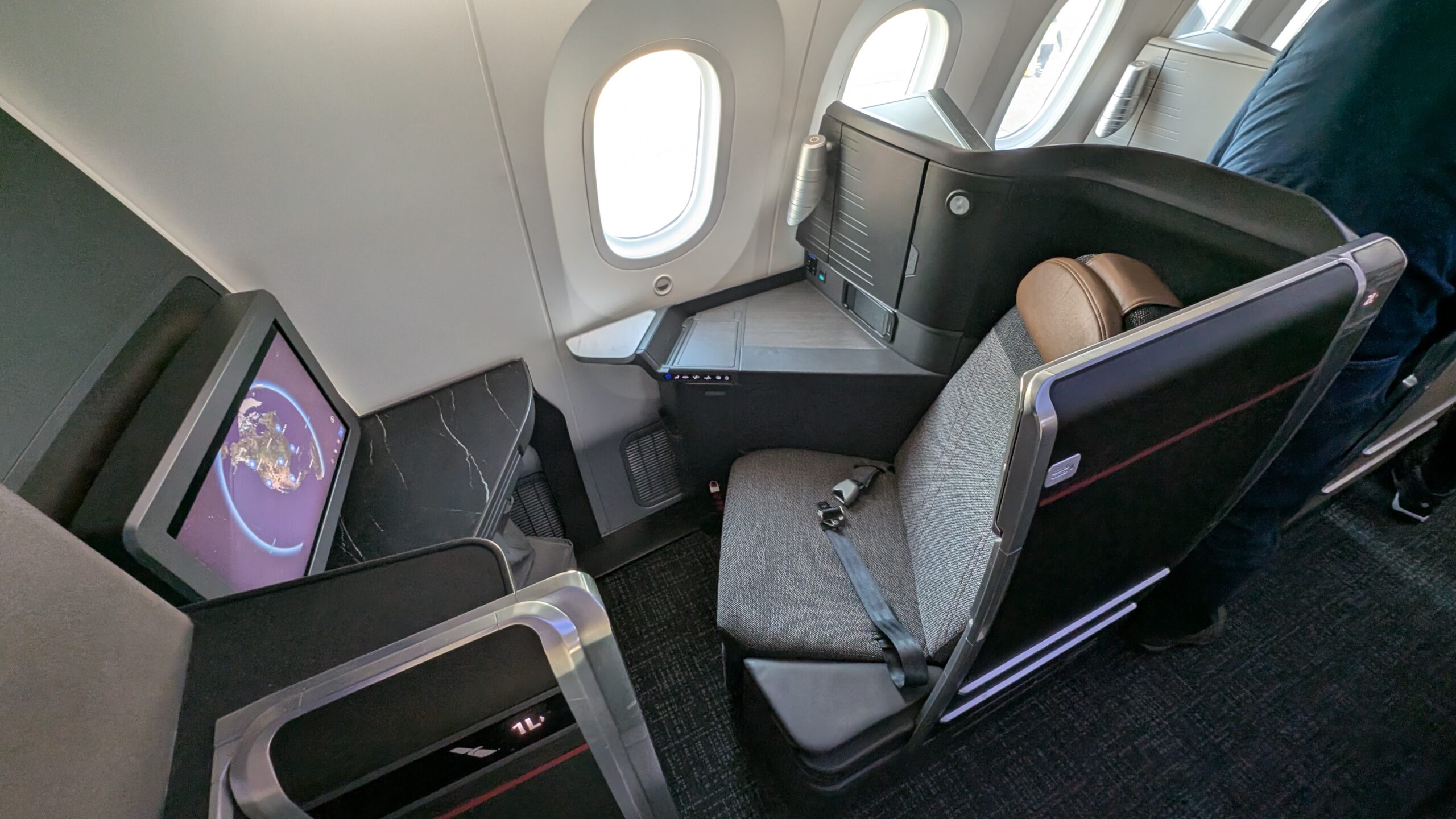 American Airlines' New Flagship Suite Review: A Stellar Hop Across the Pond 21 AA Flagship Suite Preferred: Seat 1L