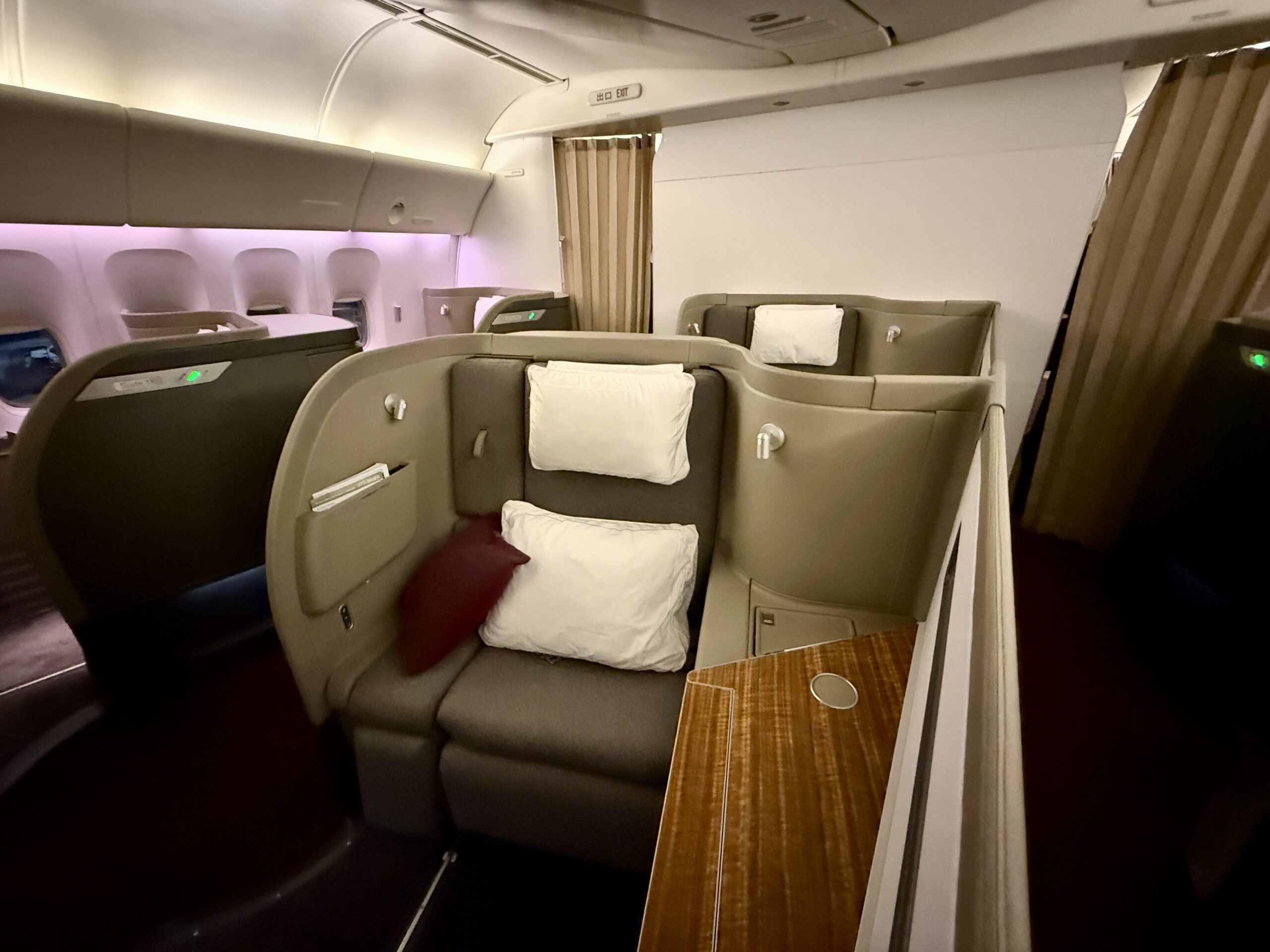 Aging Like a Fine Wine: Cathay Pacific First Class 777 Review 9 cathay pacific first class cabin