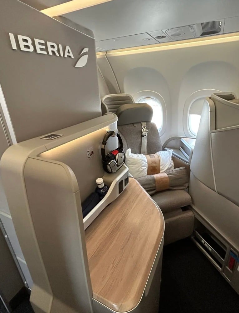 The Extra Mile, Aug. 5: DFW's Lounges (Ranked Worst to First), 32K Biz Class Awards to Spain & More 7 4dd904e9 cf29 4b73 9621 f2f631763123