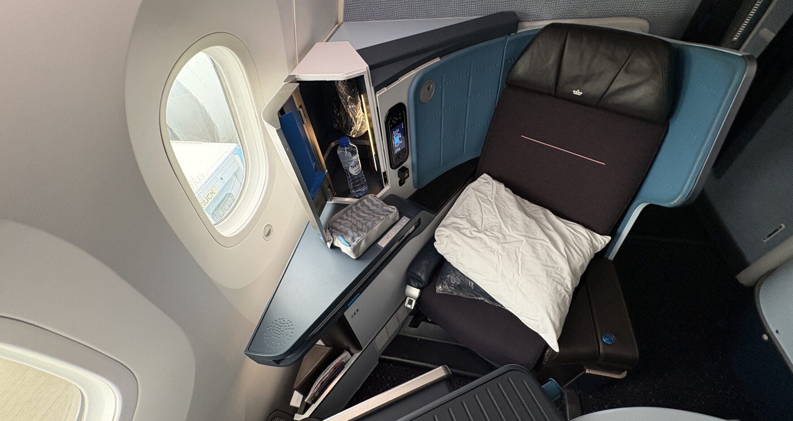 KLM Business Class Review: Solid Service & Food Makes Up for an Average Seat 10 KLM business class seat on the 787