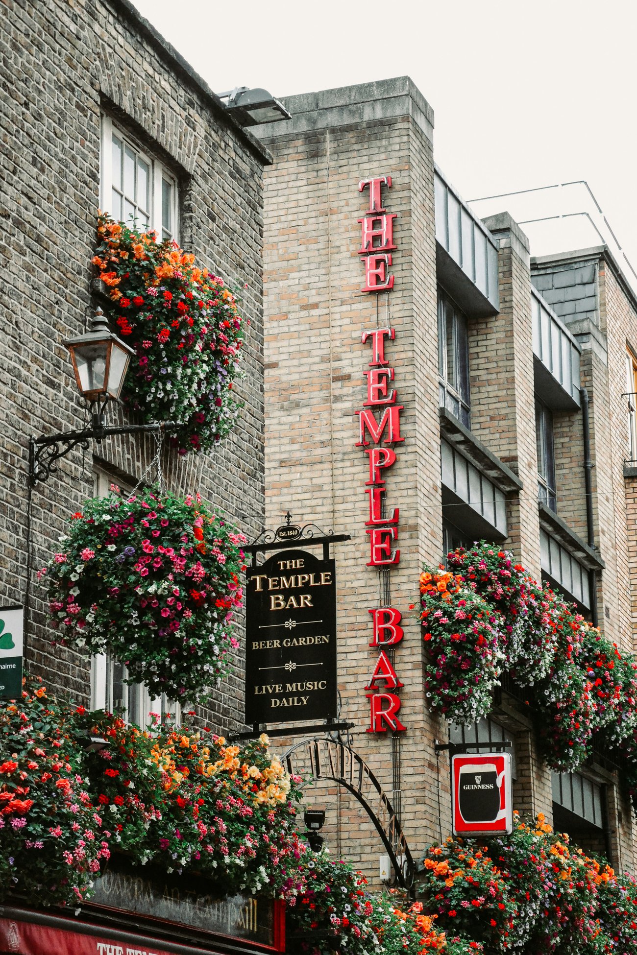 The Extra Mile, Sept. 21: Another New Chase Lounge, Premium Econ vs Biz Class & More! 2 temple bar building with flowers in windows