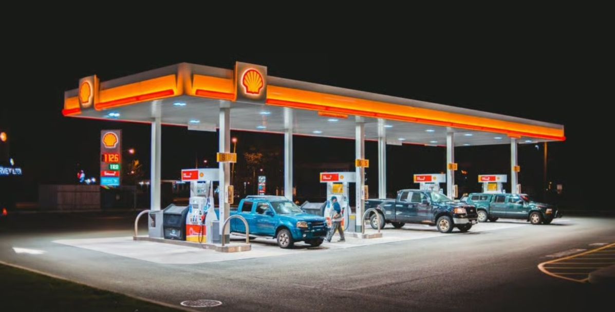 The Extra Mile, Sept. 10: Q&A with Flying Blue's New Boss, Aeroplan Card Changes & More 8 card parked at gas station pumps at night