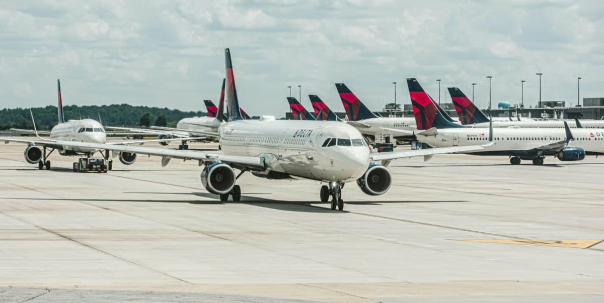 The Extra Mile, Oct. 23: Delta's Good News + a Last-Chance Bonus Offer 1 Several Delta airplanes parked on an airport tarmac beneath a cloudy sky.